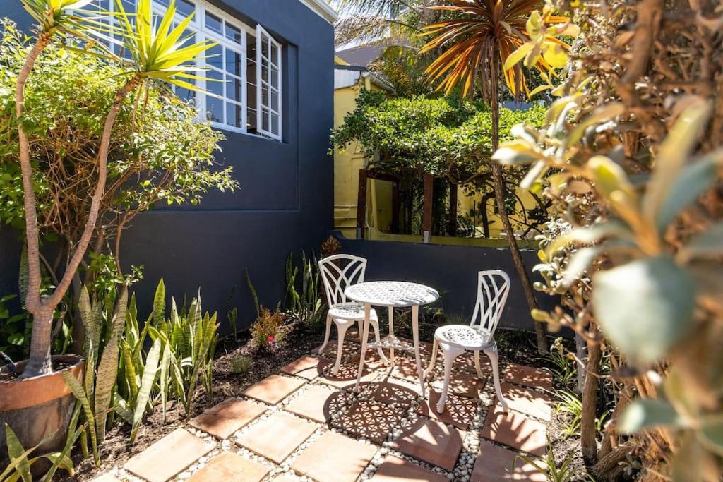Hidden De Waterkant With Tranquil Garden Ferienhaus *